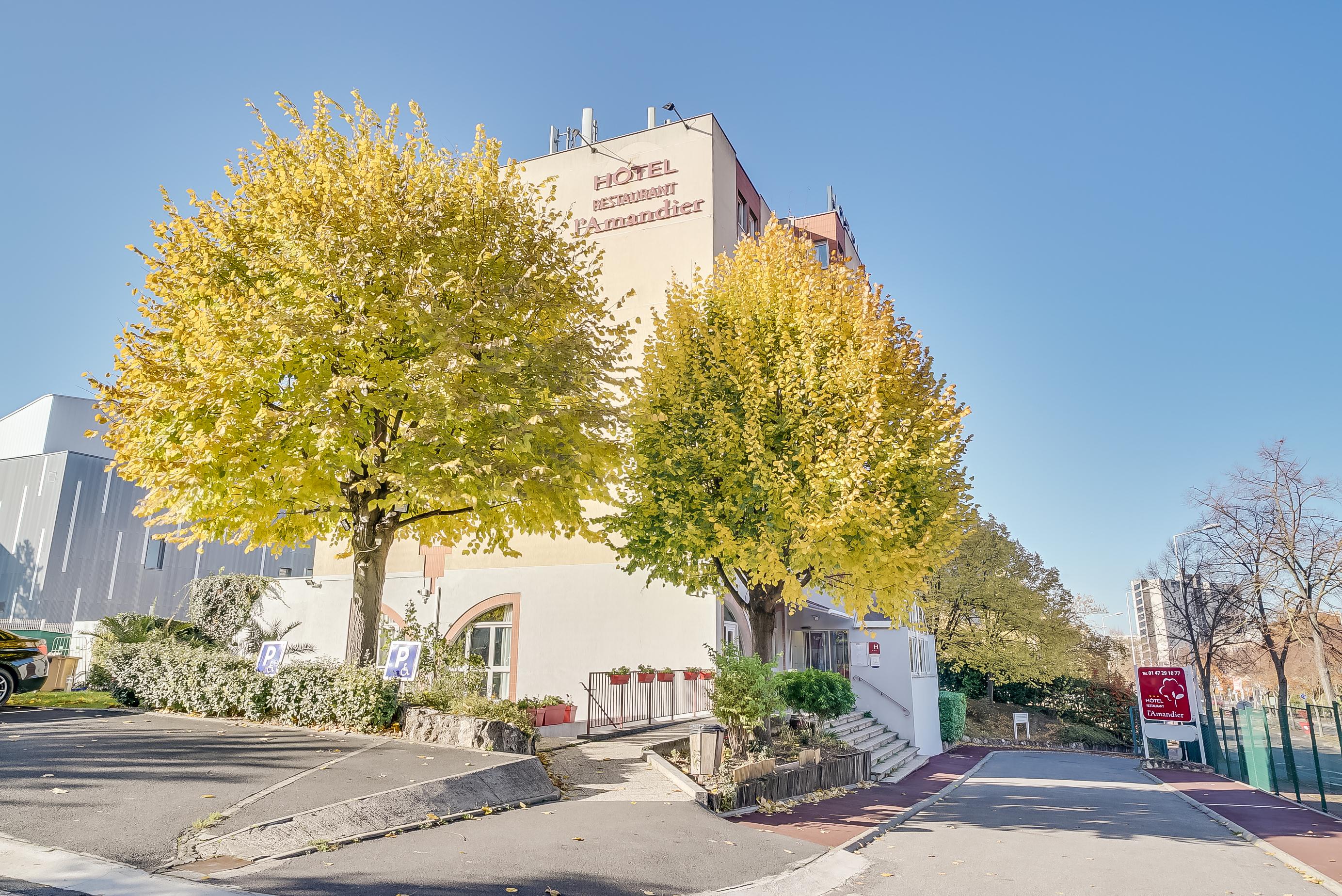 Hotel L'Amandier Nanterre Bagian luar foto